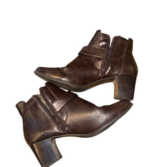 G.H Bass&Co Ankle Boots with Buckle Detail - Picture 4 of 8